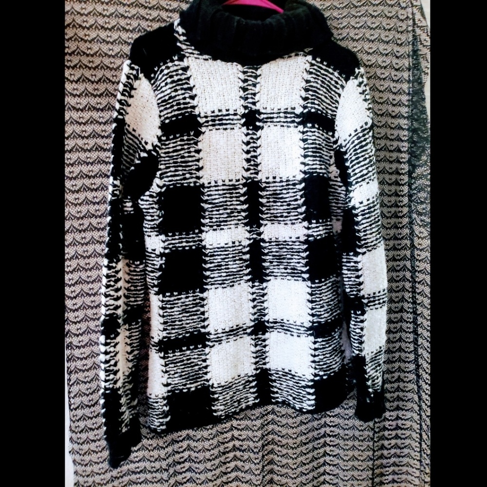 TALBOTS Warm Thick Black & White Block Sweater